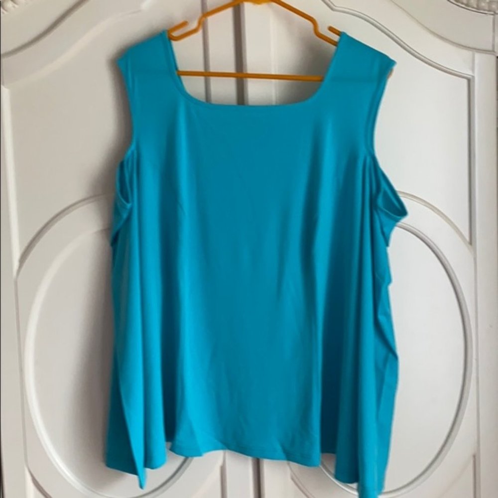 Aqua peek a boo tank